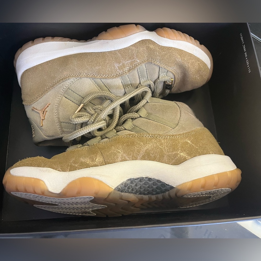 WMNS AIR JORDAN 11 OLIVE LUX